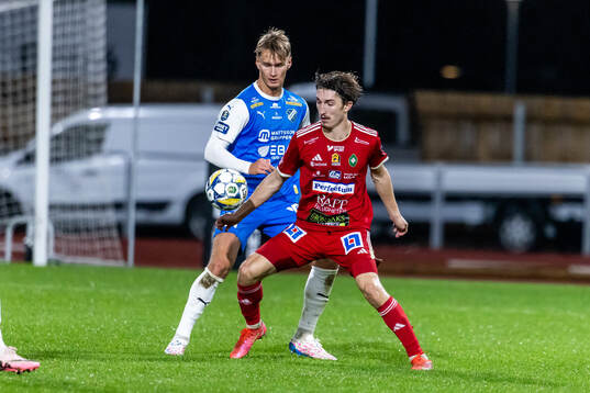 Oddevolds Alexander Almqvist och Skövde AIKs Hugo Engström
