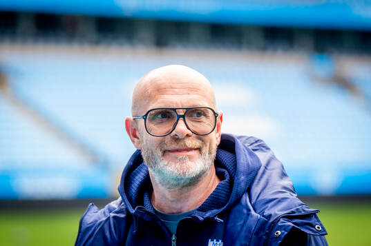 Magnus Olsson, ansvarig för fotbollsplanen,