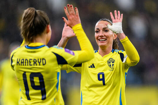 Johanna Rytting Kaneryd and Kosovare Asllani of Sweden