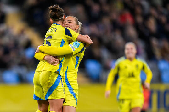 Julia Zigiotti Olme and Fridolina Rolfö of Sweden celebrate