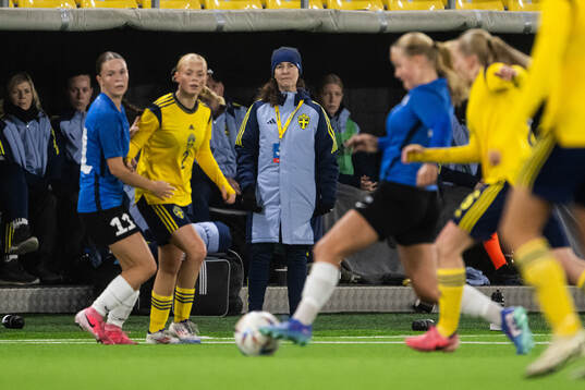 Head coach Lotta Hellenberg of Sweden