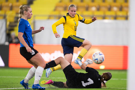 Bla gjennom flere bilder av Football, UEFA Women's Under-17 qualifiers, Estonia - Sweden