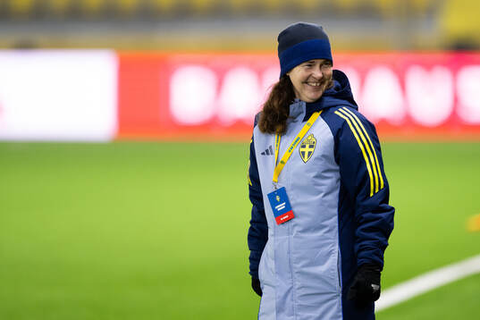 Head coach Lotta Hellenberg of Sweden
