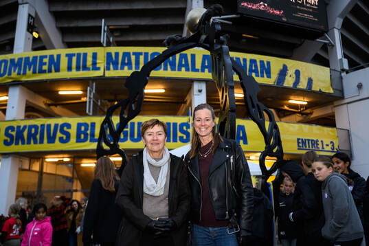 Bla gjennom flere bilder av Fotboll, Invigning Urd, Skuld och Verdandi – nornornas port