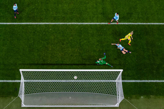 Rebecka Blomqvist of Sweden scores 7-0 behind Emma Kremer