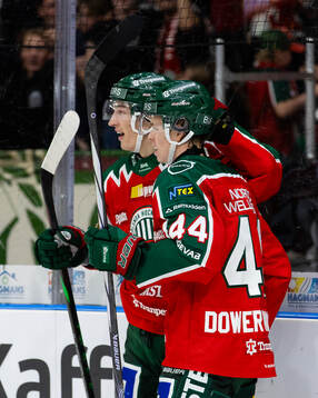 Frölundas Noah Dower Nilsson jublar ihop med David Edstrom