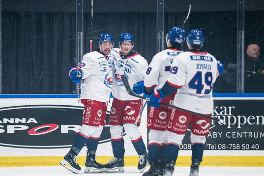 IK Oskarshamns Erik Reed Bradford och Gustaf Westlund jublar