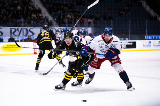 AIKs Jesper Emanuelsson och IK Oskarshamns Nolan Walker