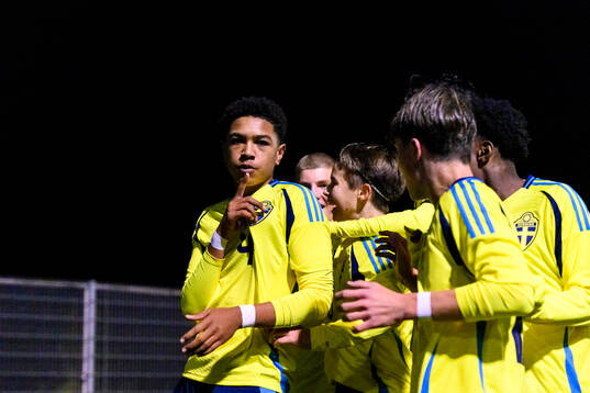 Elliot Mahama Appring of Sweden celebrate with teammates