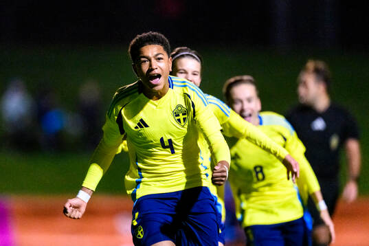 Elliot Mahama Appring of Sweden celebrates