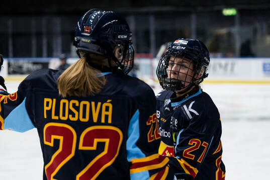 Djurgårdens Tereza Plosova och Alice Wallin