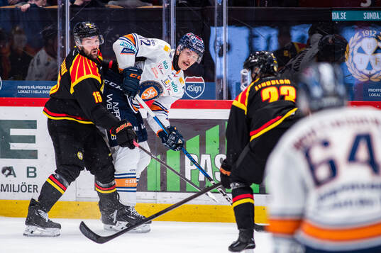 Brynäs Simon Bertilsson och Växjös Otto Koivula