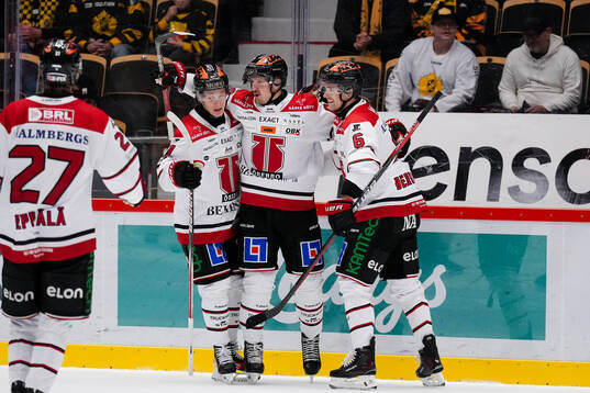 Örebros Patrik Karlkvist jublar