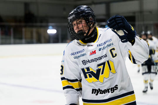 HV71s Elin Svensson jublar