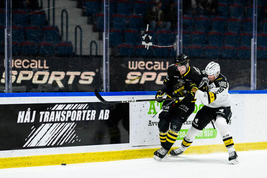AIKs Lukas Zetterberg och Västerås Jimmie Jansson