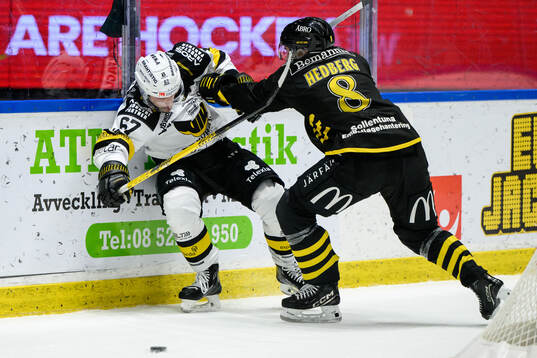 Västerås Konstantin Komarek och AIKs Tom Hedberg
