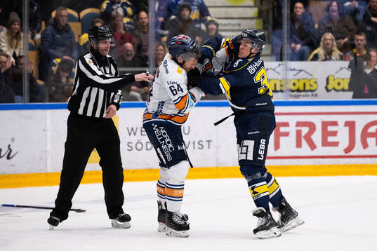 Växjös Eric Martinsson och HV71s Måns Lindbäck