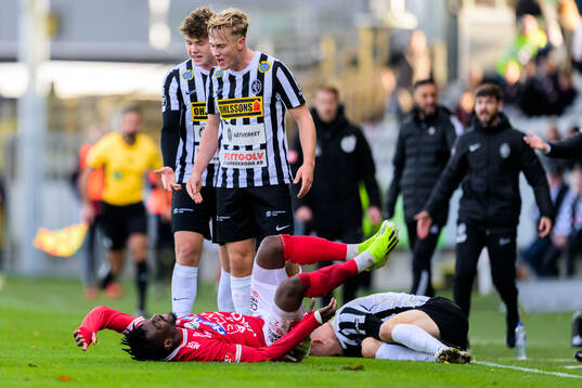 Degerfors Mamadouba Diaby och Landskronas Max Nilsson och