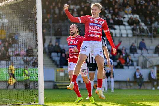 Degerfors Dijan Vukojevic och Elias Pihlström  jublar