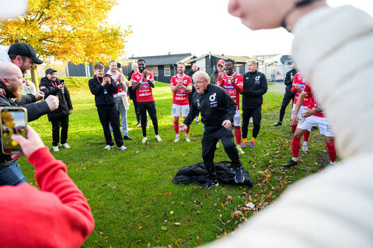 Degerfors Lagledare Stig ”Stisse” Ekman jublar