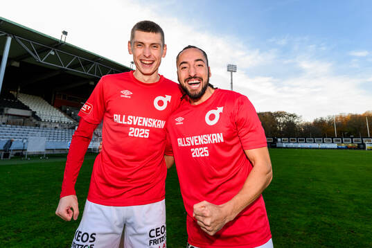Degerfors Adi Fisic och Dijan Vukojevic jublar över