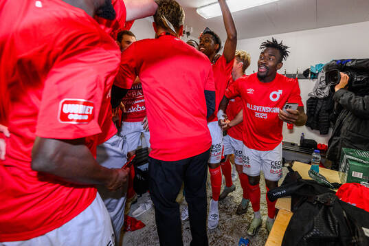 Degerfors Mamadouba Diaby  jublar över avancemanget till