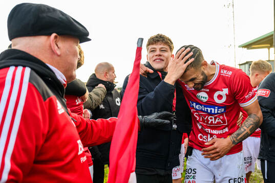 Degerfors Gustav Lindgren och Dijan Vukojevic jublar över