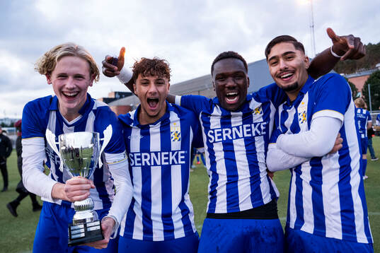 IFK Göteborgs Axel Sjöström Falk, Lowe Wennblad, Manasse Ange Junior Diallo och Haydar Sultan jublar