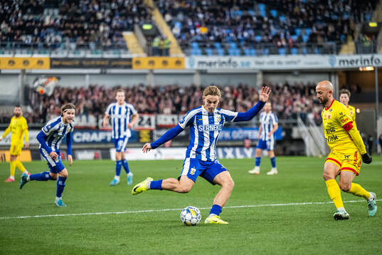 IFK Göteborgs Linus Carlstrand och Kalmars Robert Gojani