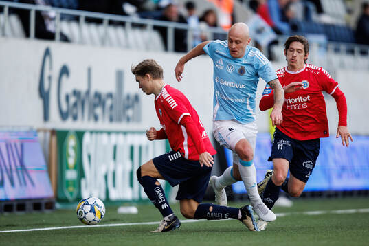 Utsiktens Daniel Hermansson och Robin Book mot Gefles Anton