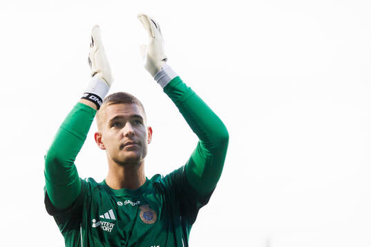 Gefles målvakt Mathias Nilsson jublar