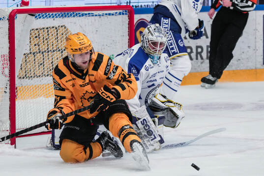 Skellefteås Jonathan Davidsson och Leksands målvakt