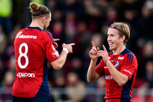 Östers Kevin Höög Jansson jublar tillsammans med David Seger efter 4-0
