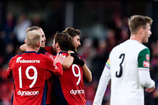 Östers Kevin Höög Jansson jublar med lagkamrater efter 4-0