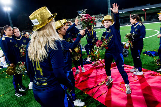 Rosengårds spelare jublar