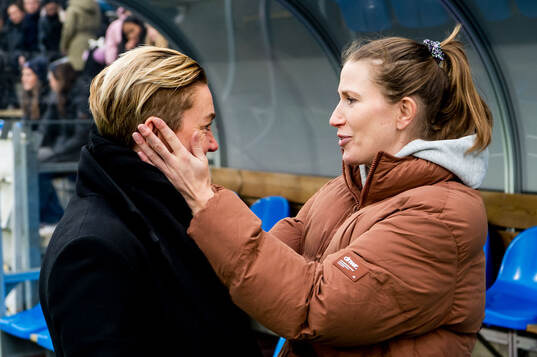 Rosengårds sportchef Therese Sjögran och Emma Berglund
