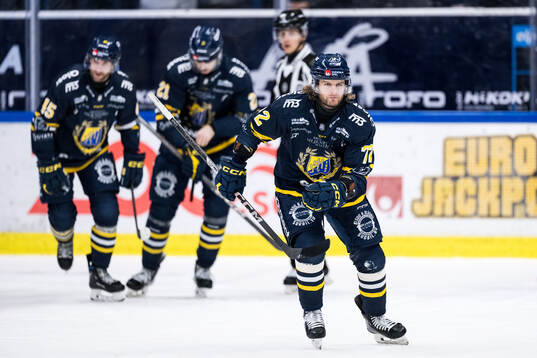 Södertäljes Nicolai Meyer jublar