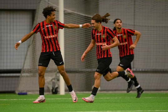 Brommapojkarnas Sion Oppong jublar