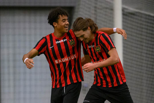 Brommapojkarnas Sion Oppong jublar