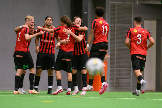 Brommapojkarnas spelare jublar