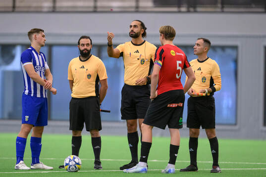 Slantsingling mellan IFK Göteborgs Lagkapten Georg Vidfar