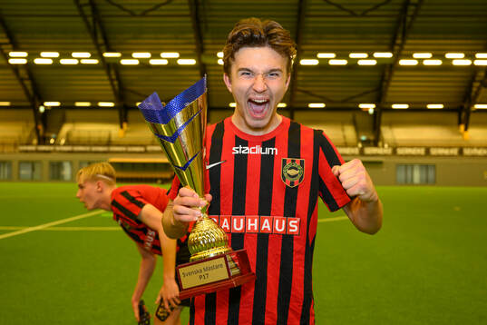 Brommapojkarnas Alexander Odefalk jublar