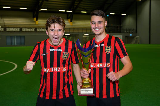 Brommapojkarnas Alexander Odefalk och Leo Al-Kass jublar