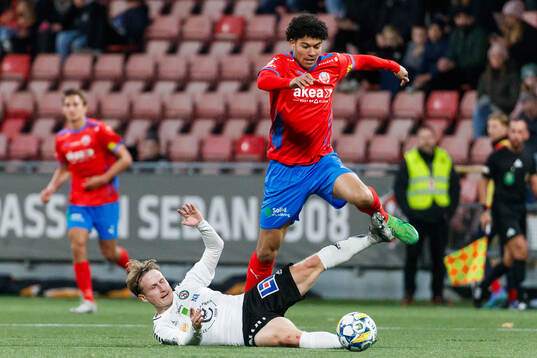 Örebros Victor Backman och Helsingborgs Milan Silva