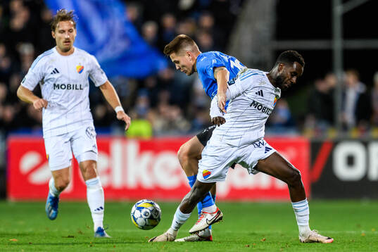 Halmstads Niilo Mäenpää och Djurgårdens Tokmac Nguen