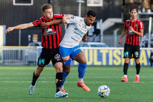 Brommapojkarnas Wilmer Odefalk och Värnamos Wenderson Oliveira do Nascimento
