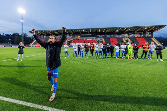 Värnamos Simon Thern jublar