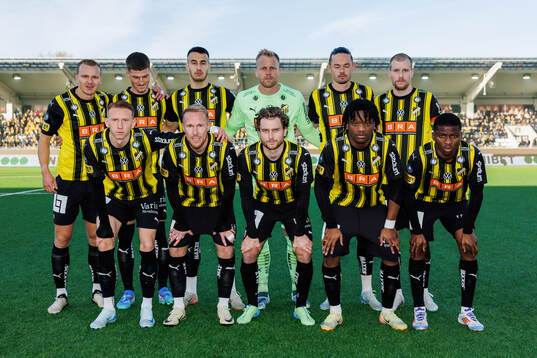 Häckens startelva poserar för en bild