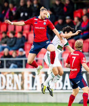 Östers IFs Kevin Höög Jansson mot Skövde AIKs Armend Suljev