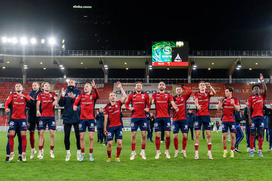 Östers spelare jublar